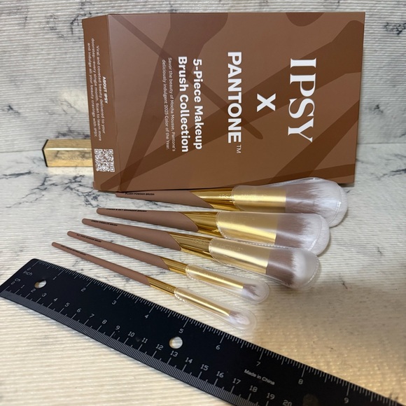 IPSY x PANTONE™ 5-Piece Makeup Brush Set: Powder, Bronzer, Cheek, Shadow, Crease - Picture 7 of 7